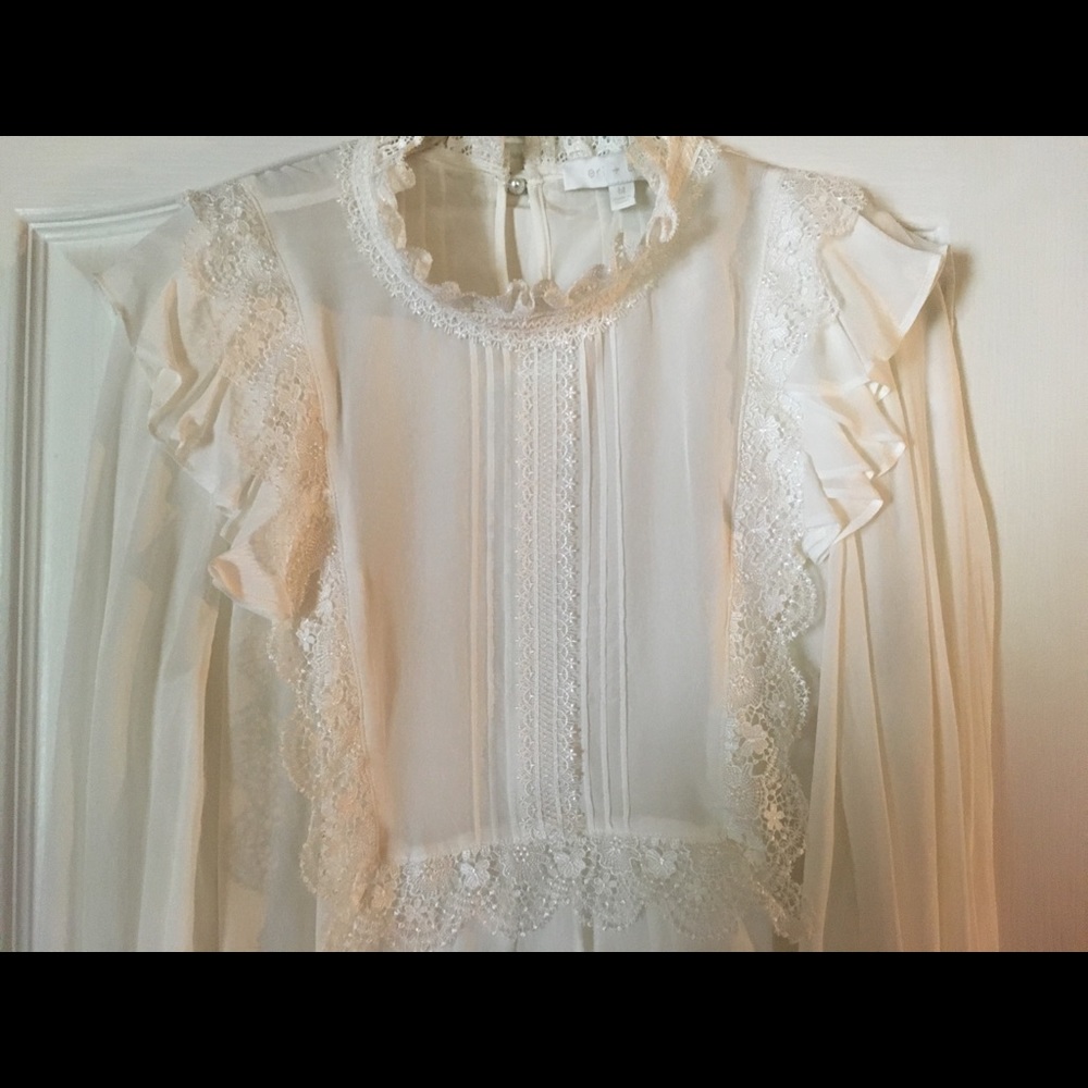 SILKY RUFFLE BLOUSE